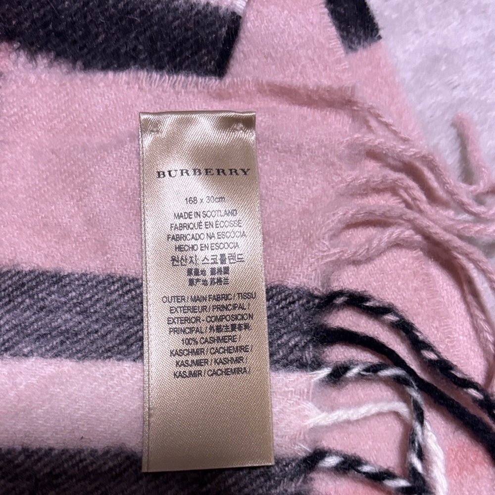 Burberry Cashmere Blush Pink & Black Check Fringed Scarf… NWOT… 12x72 Inches - Picture 3 of 3